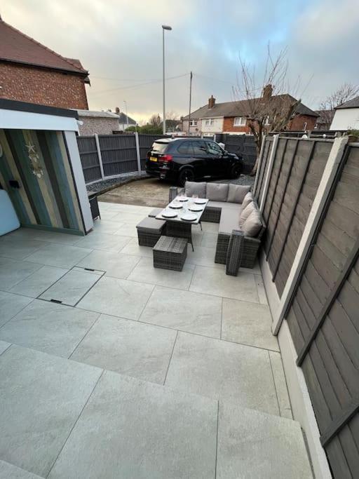 Delightful Newly Renovated 3-bed House With Garden Hut Holiday home *