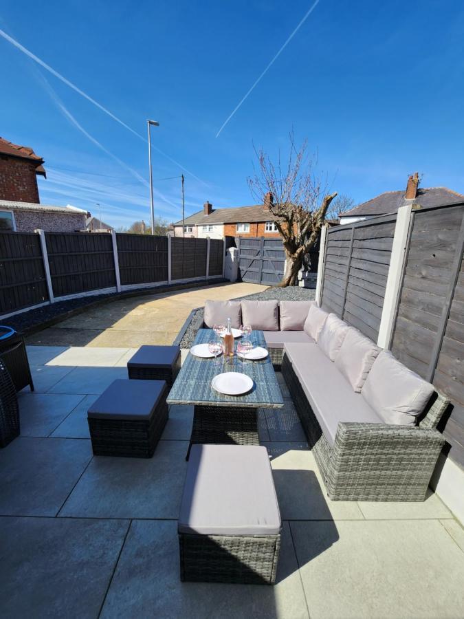Delightful Newly Renovated 3-bed House With Garden Hut Blackpool