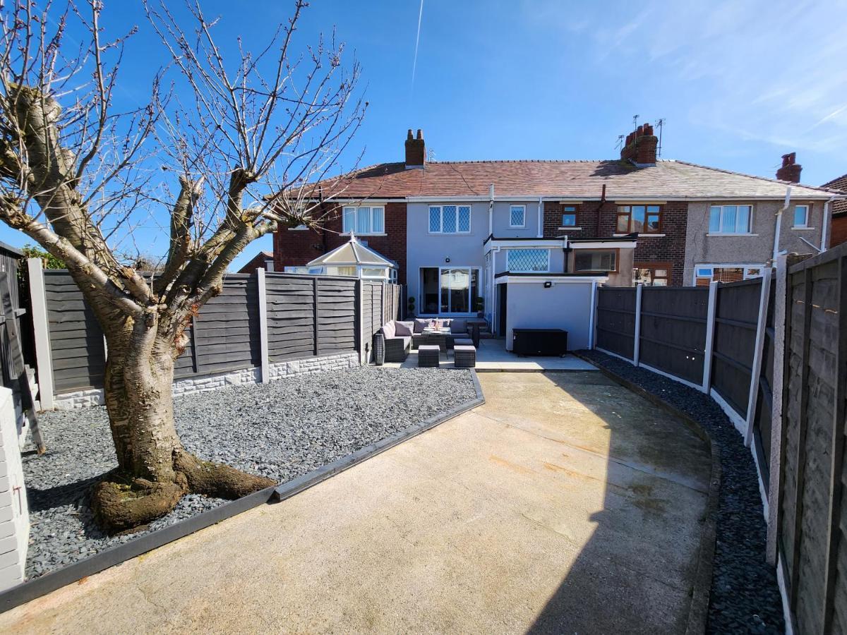 Delightful Newly Renovated 3-bed House With Garden Hut Blackpool
