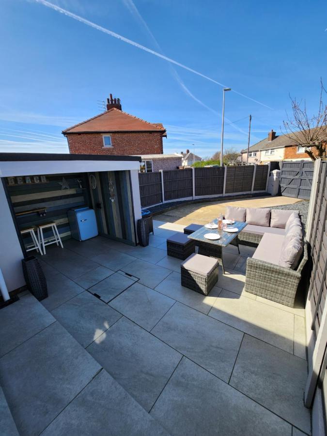 Holiday home Delightful Newly Renovated 3-bed House With Garden Hut
