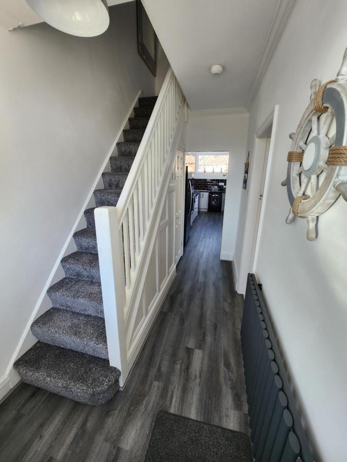Delightful Newly Renovated 3-bed House With Garden Hut Holiday home Blackpool