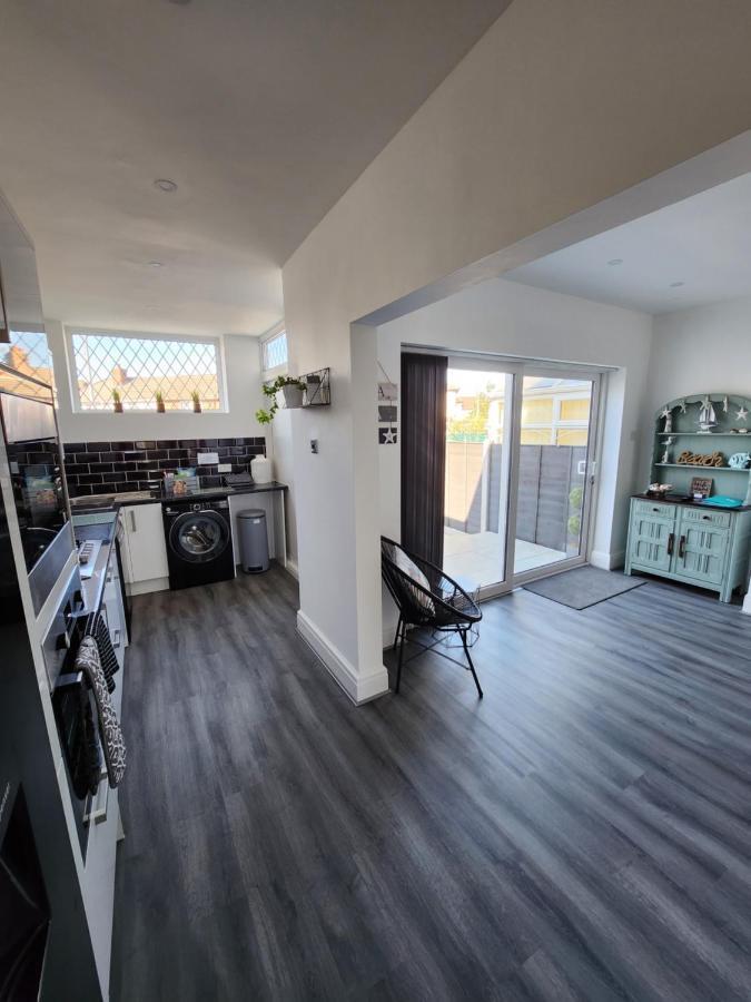Holiday home Delightful Newly Renovated 3-bed House With Garden Hut Blackpool