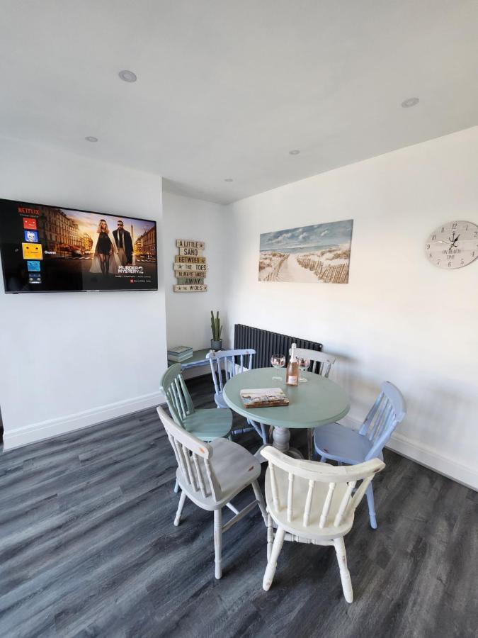 Delightful Newly Renovated 3-bed House With Garden Hut * Blackpool