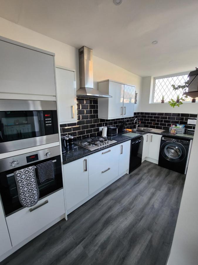 Delightful Newly Renovated 3-bed House With Garden Hut *