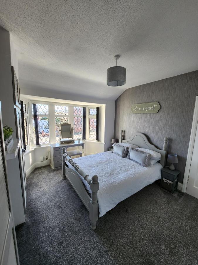 Holiday home Delightful Newly Renovated 3-bed House With Garden Hut