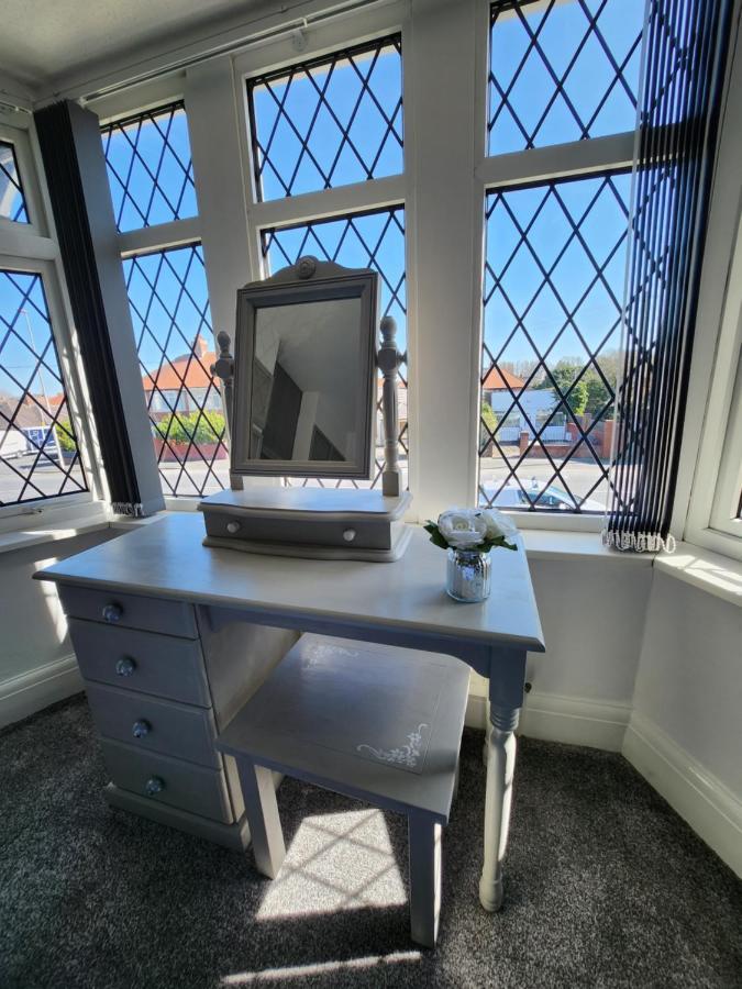Holiday home Delightful Newly Renovated 3-bed House With Garden Hut