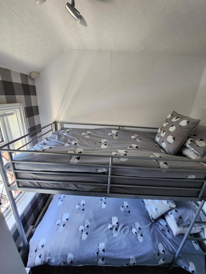 Holiday home Delightful Newly Renovated 3-bed House With Garden Hut *