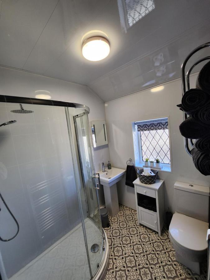 Holiday home Delightful Newly Renovated 3-bed House With Garden Hut