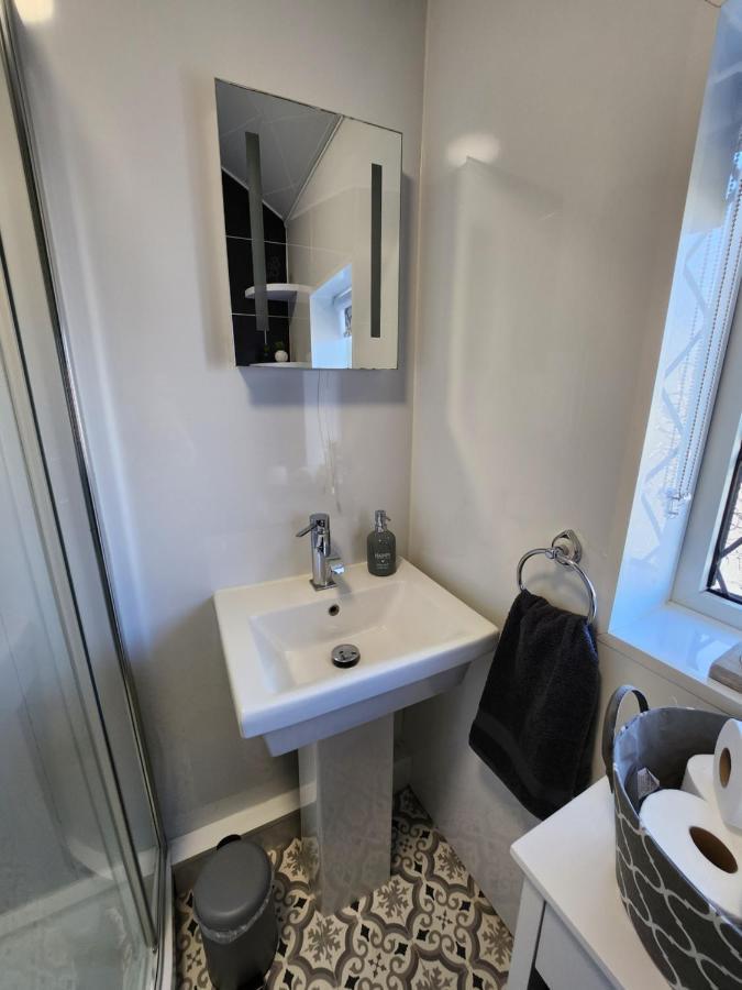 Holiday home Delightful Newly Renovated 3-bed House With Garden Hut *