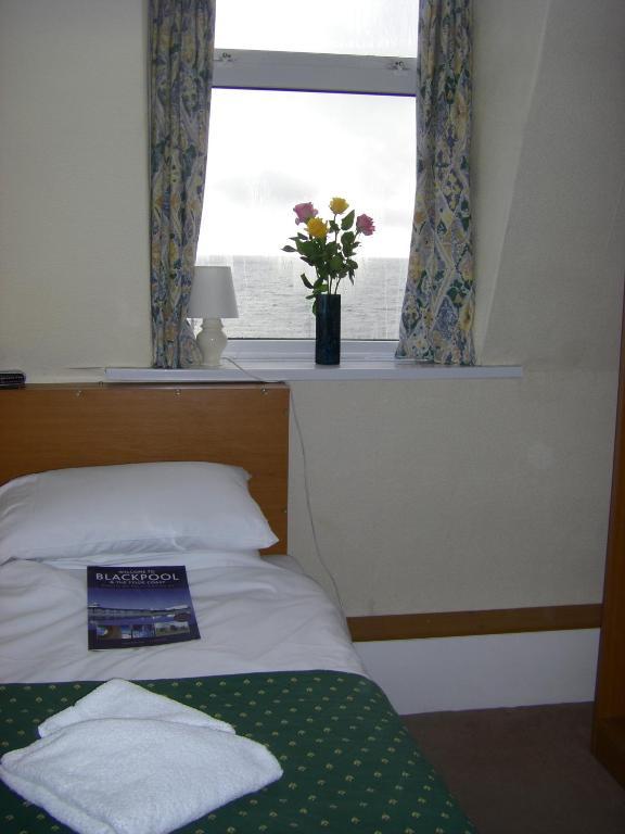 The Waldorf - Near Pleasure & Sandcastle Hotel Blackpool
