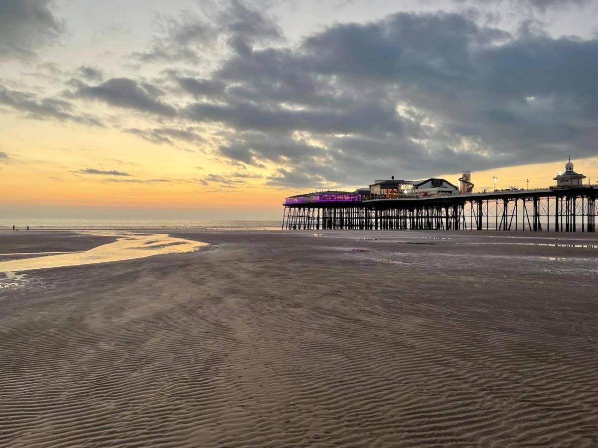Holiday home Magenta Melodies, 5 Bedroom House Blackpool