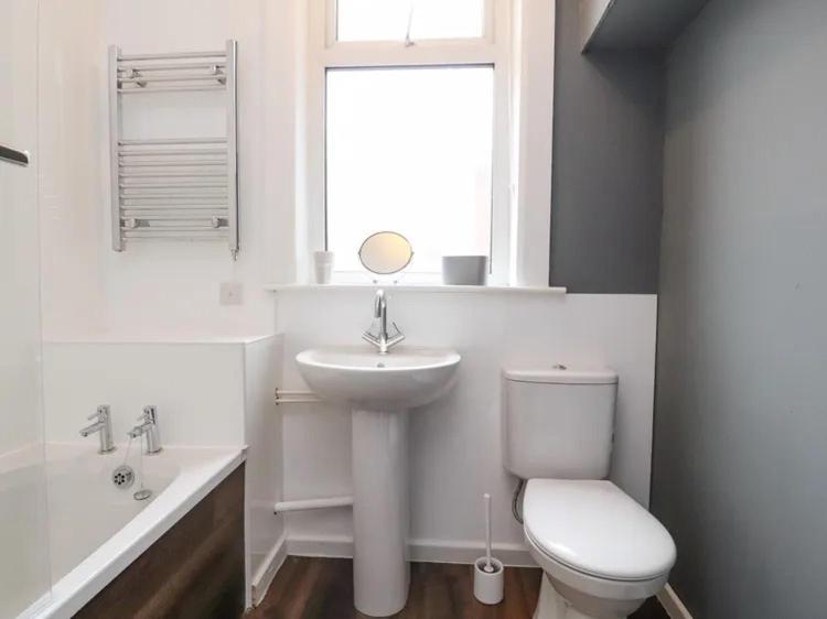 Magenta Melodies, 5 Bedroom House * Blackpool