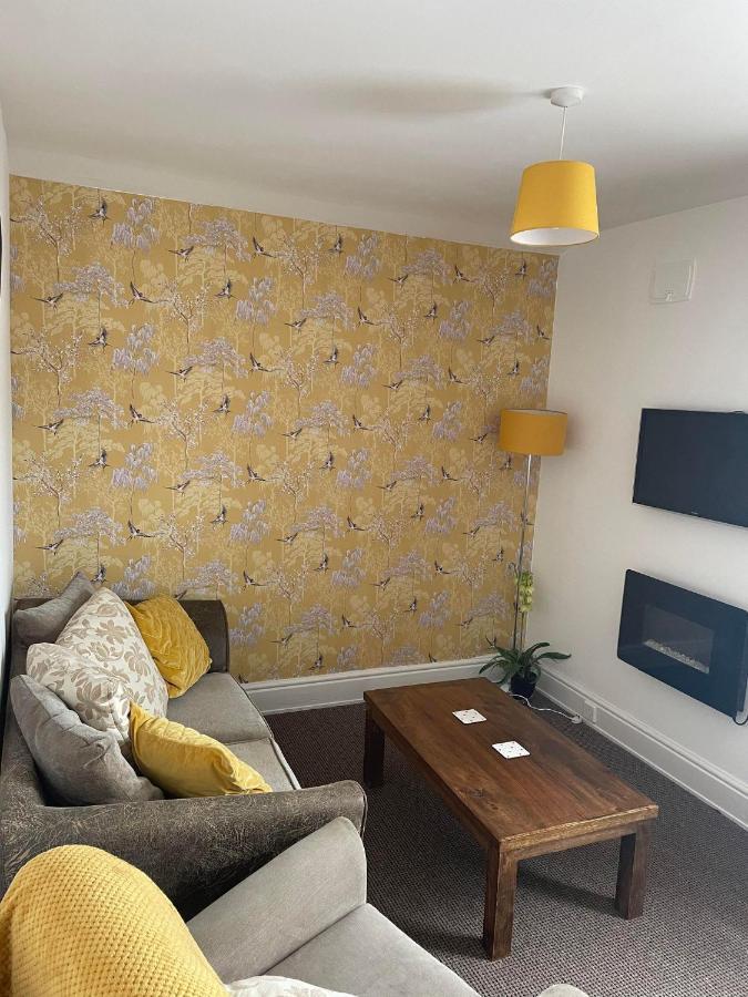 Cleveland Court Apartment *