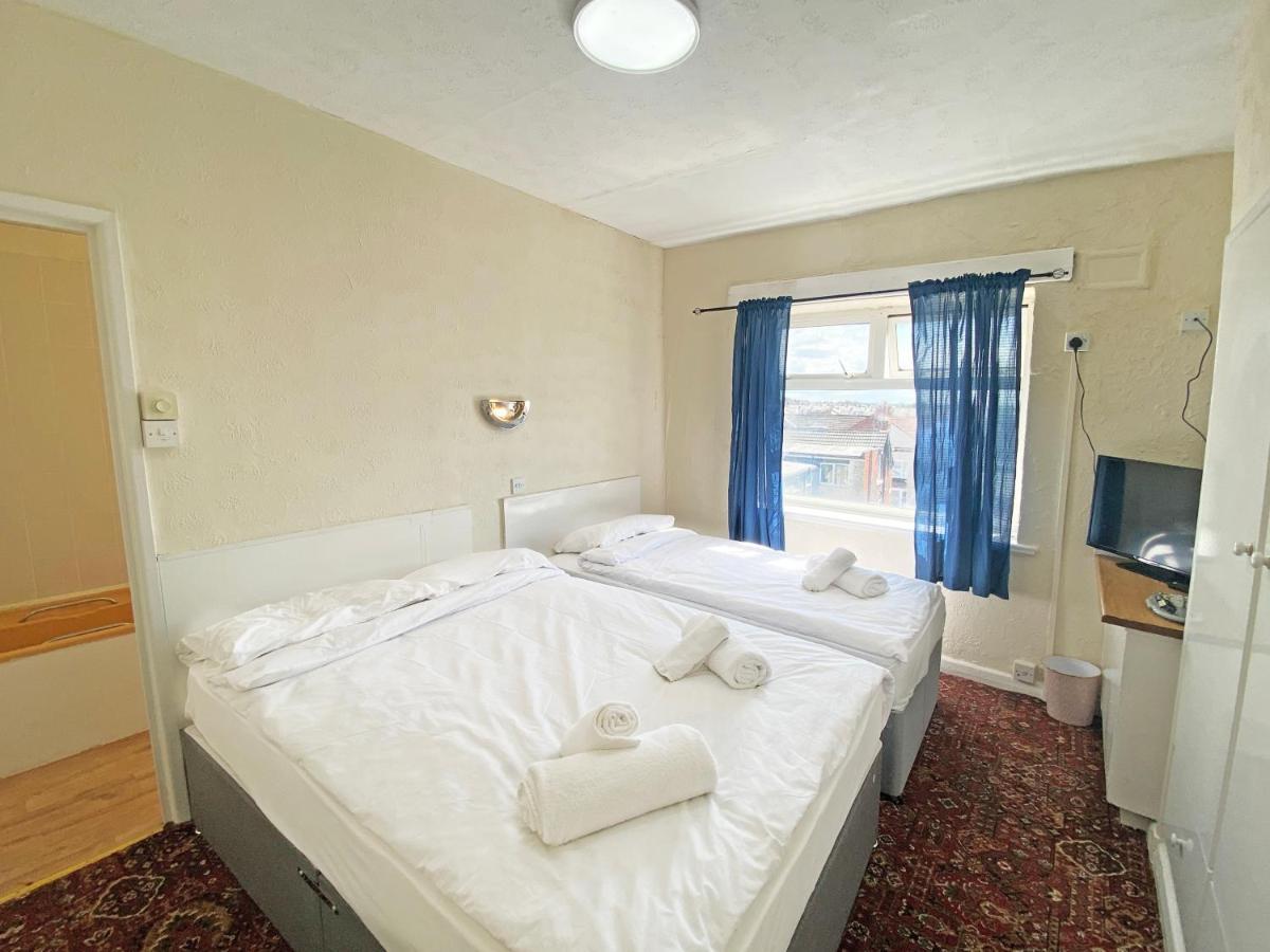 Hotel The J & S *