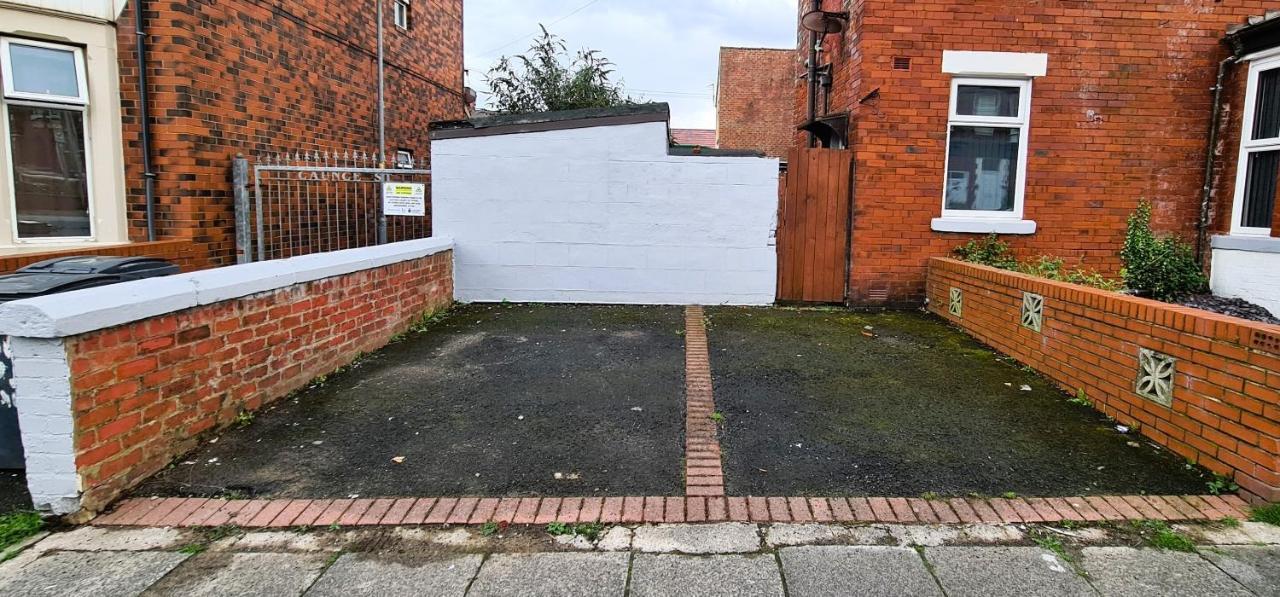 Tower Views 2 Bedroom House With Private Parking