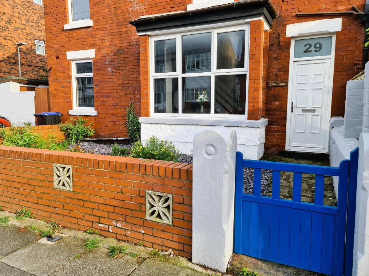 Tower Views 2 Bedroom House With Private Parking *
