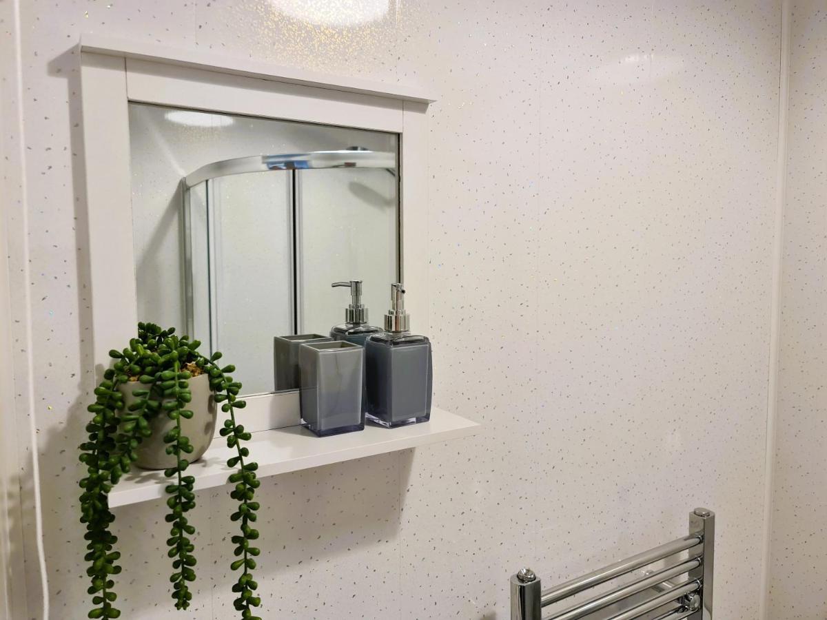 Tower Views 2 Bedroom House With Private Parking * Blackpool