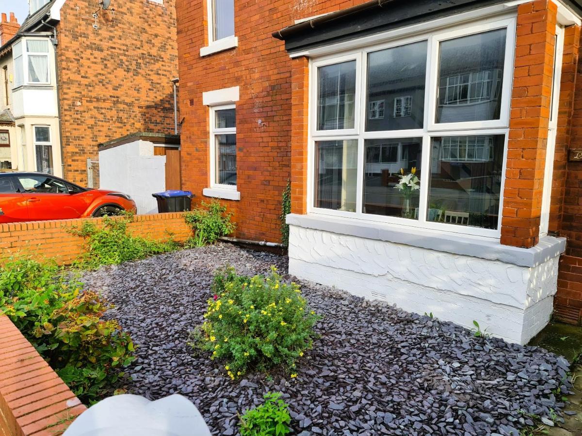 Tower Views 2 Bedroom House With Private Parking *