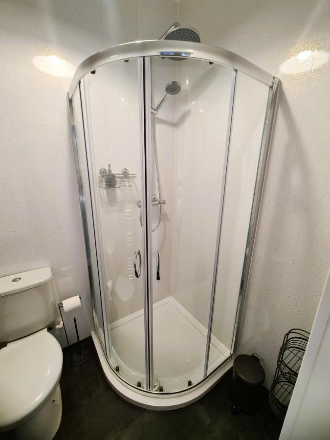 Tower Views 2 Bedroom House With Private Parking *