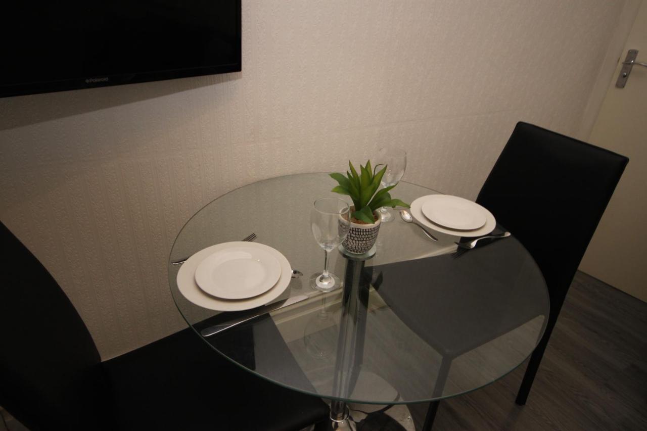Barton Beachside Apartments: Modern Coastal Retreat Aparthotel Blackpool