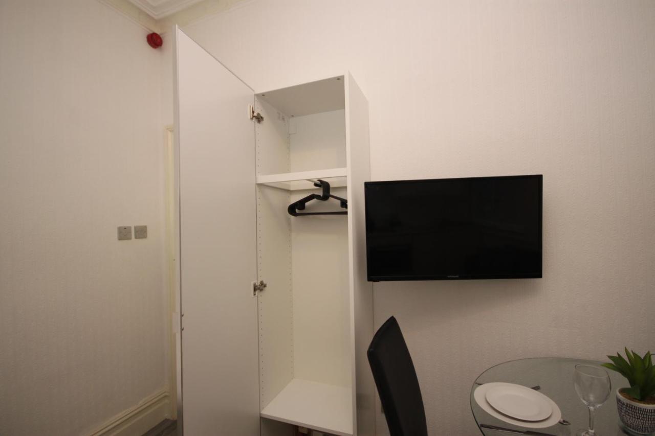 Barton Beachside Apartments: Modern Coastal Retreat * Blackpool