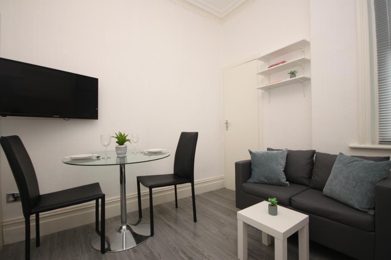 Barton Beachside Apartments: Modern Coastal Retreat Aparthotel