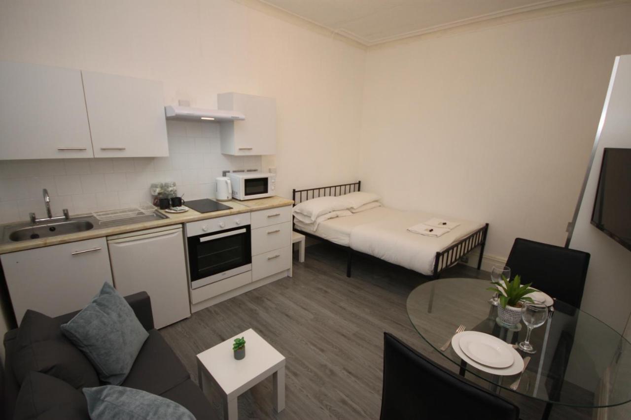 Aparthotel Barton Beachside Apartments: Modern Coastal Retreat