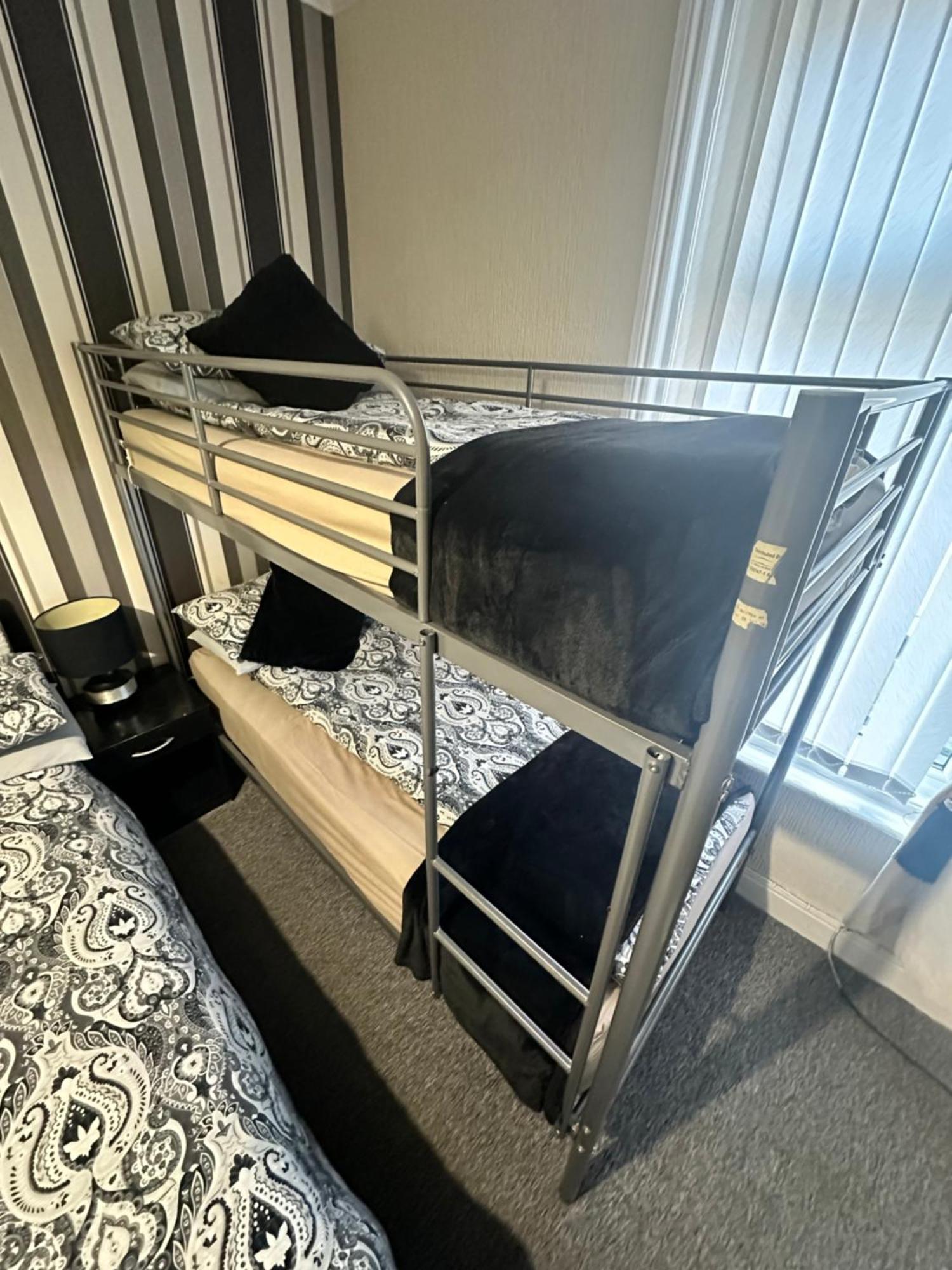 Greenmount - Pet Friendly No Extra - To Everything - Everyone Welcome Guest house Blackpool