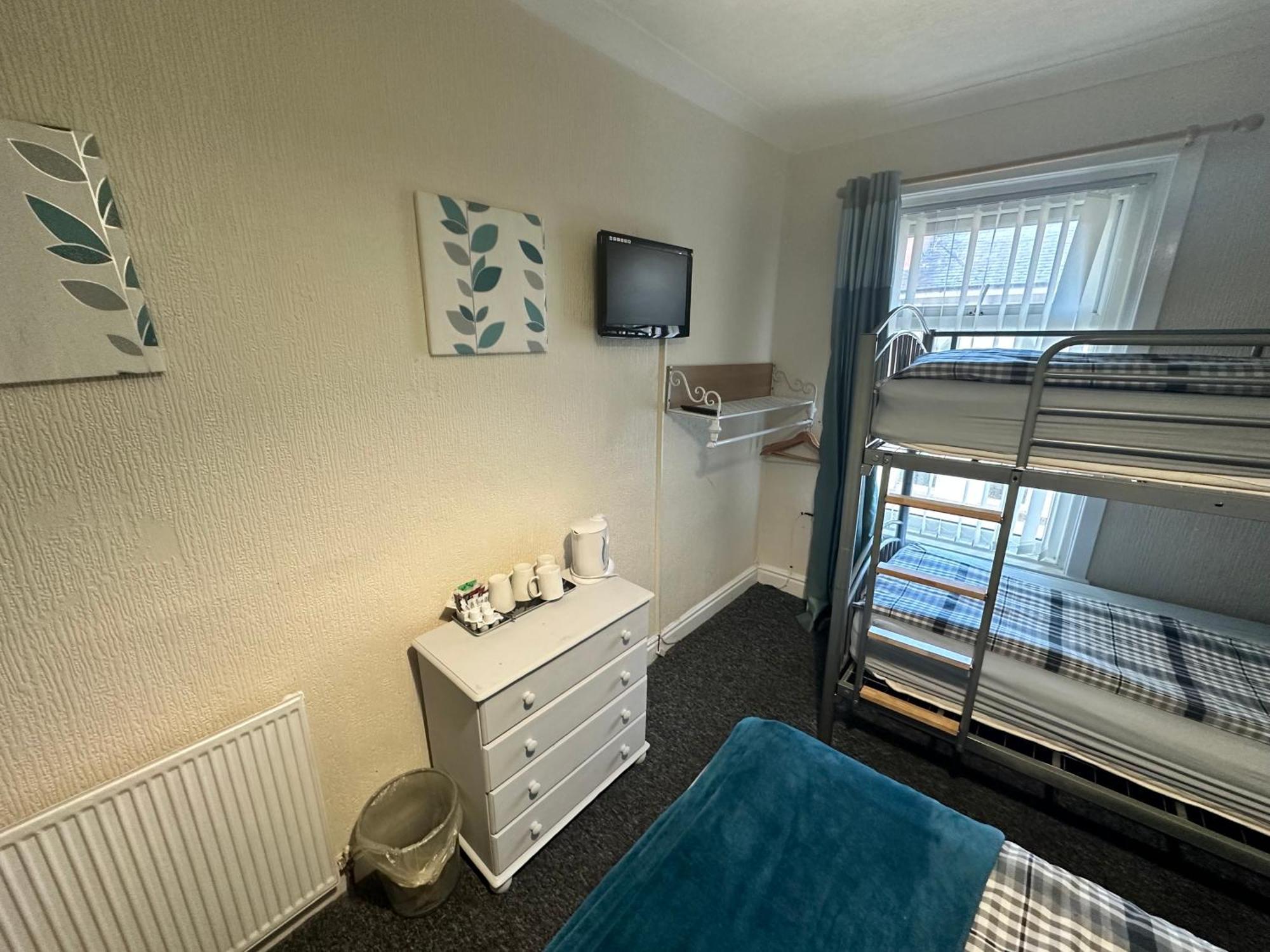 Guest house Greenmount - Pet Friendly No Extra - To Everything - Everyone Welcome Blackpool