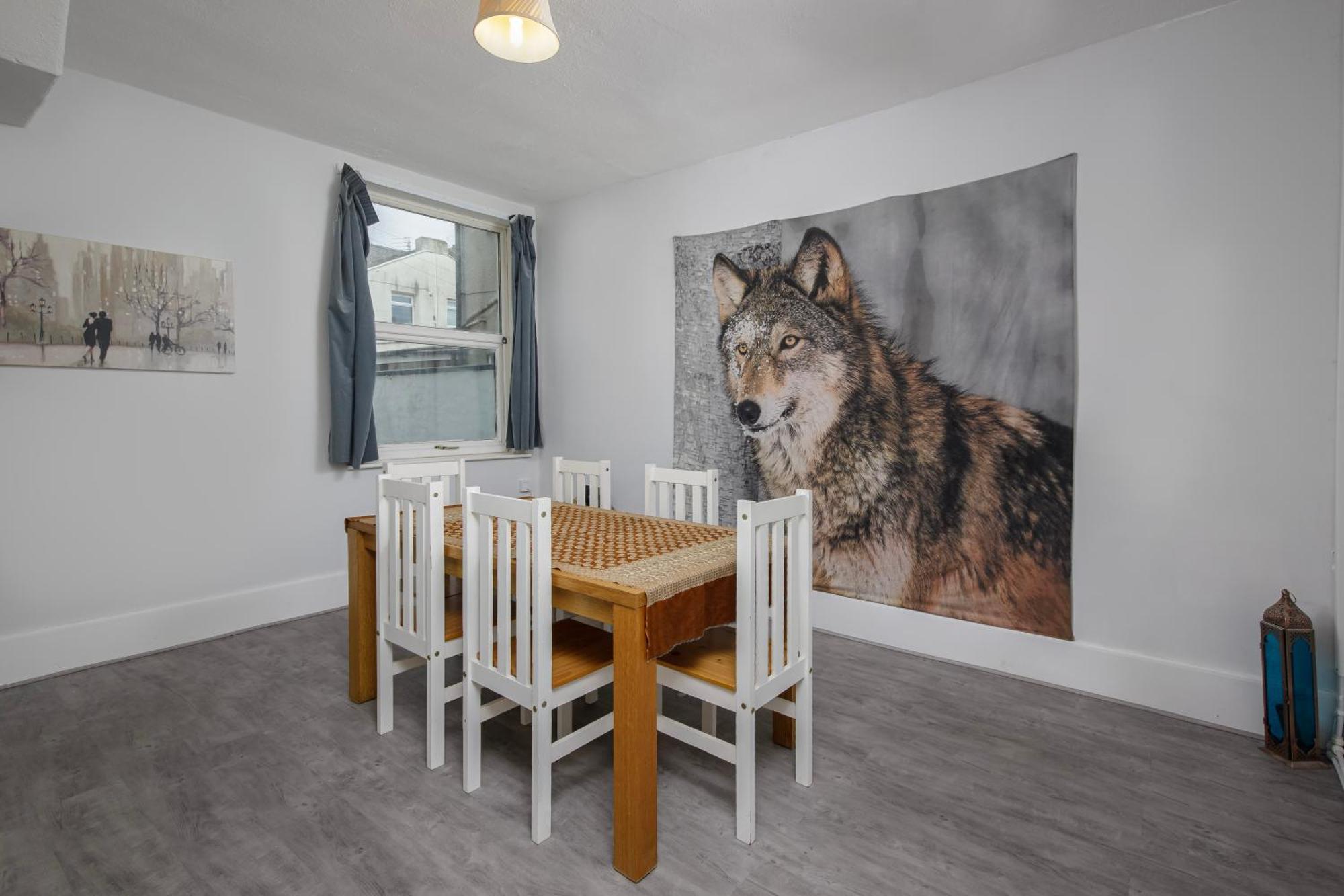Beautiful Family In For Holiday home *