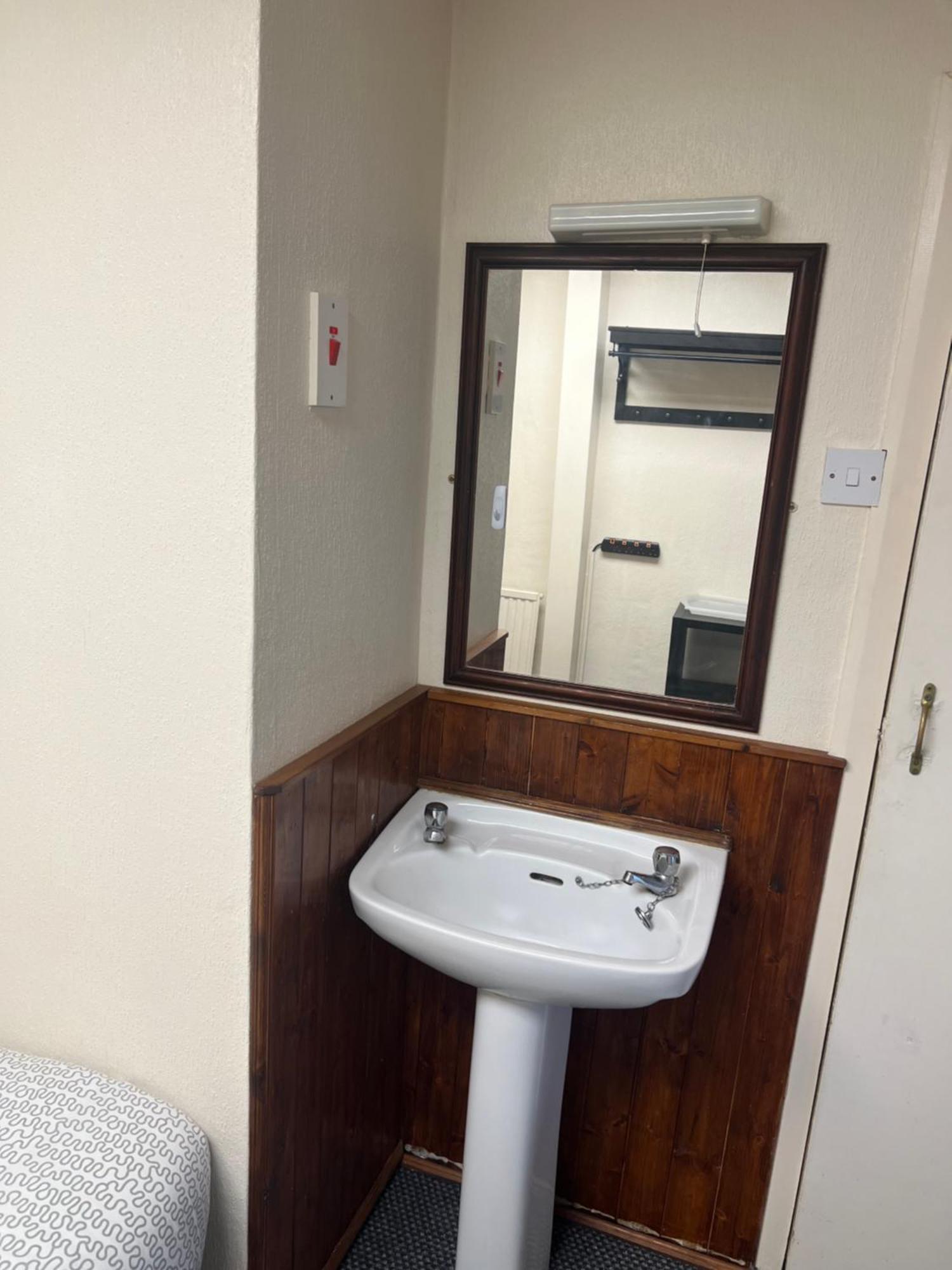 Apollo Number 7 Guest house *