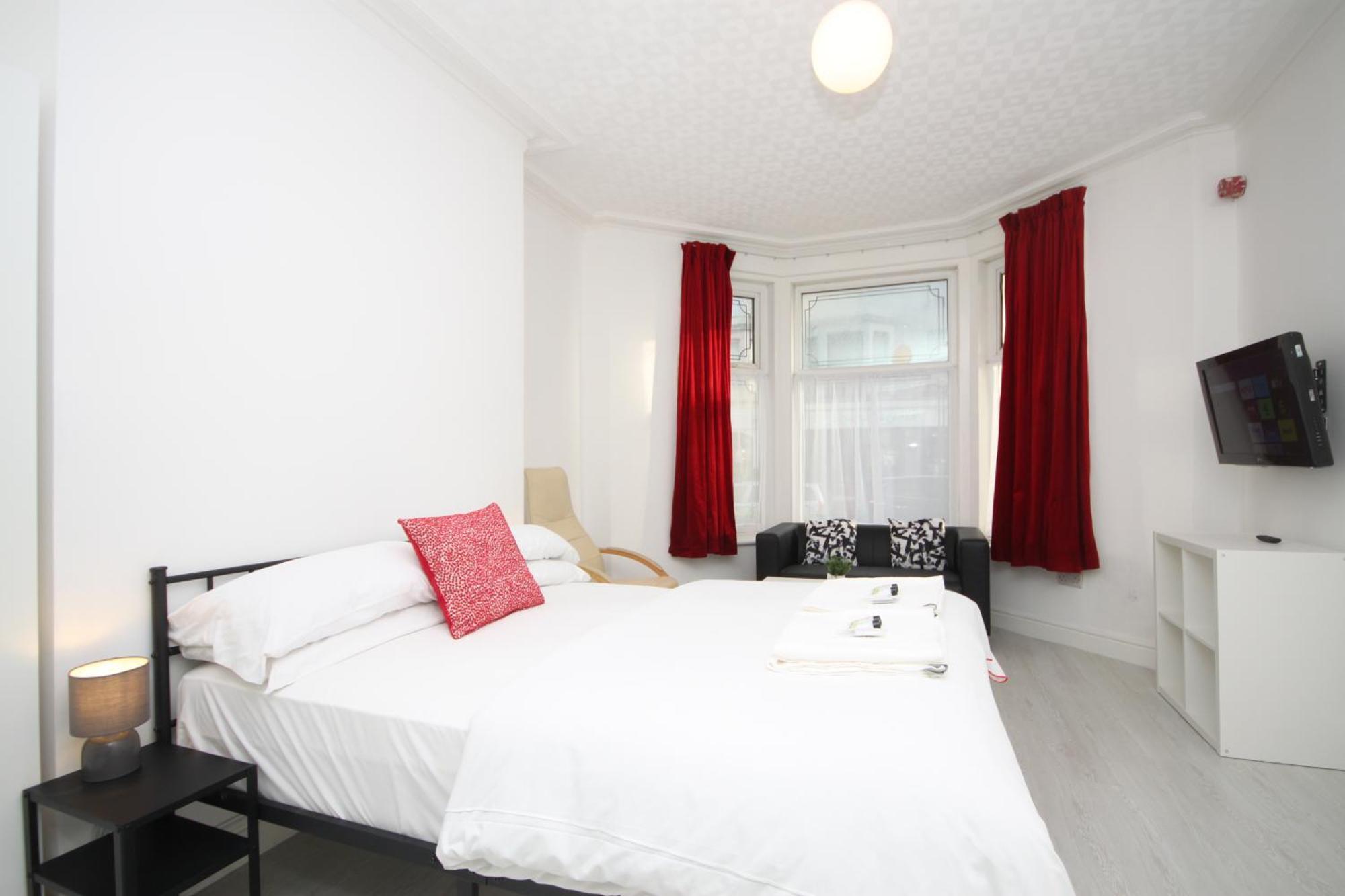 Barton Beachside Apartments: Modern Coastal Retreat Aparthotel *