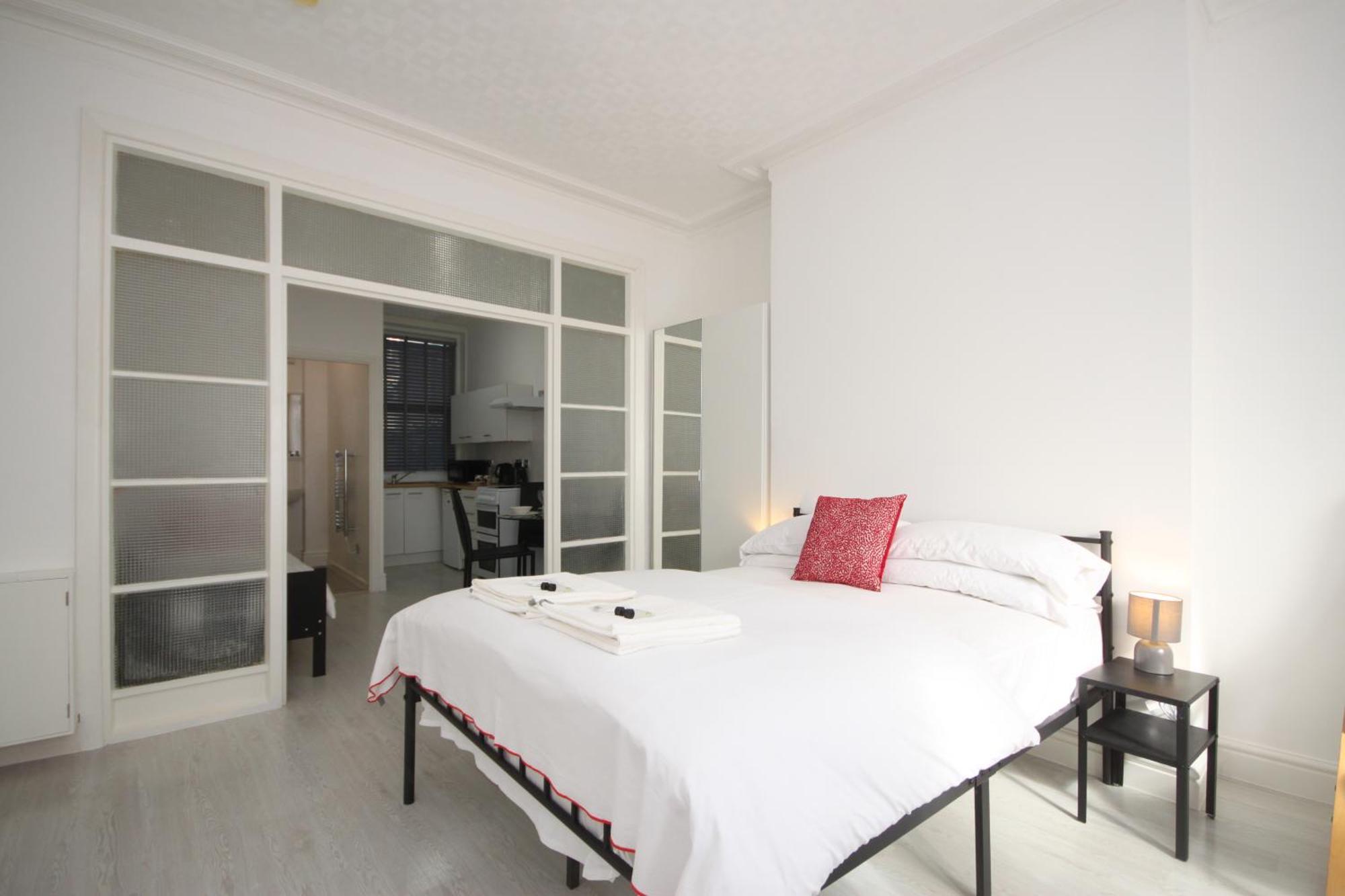Barton Beachside Apartments: Modern Coastal Retreat * Blackpool