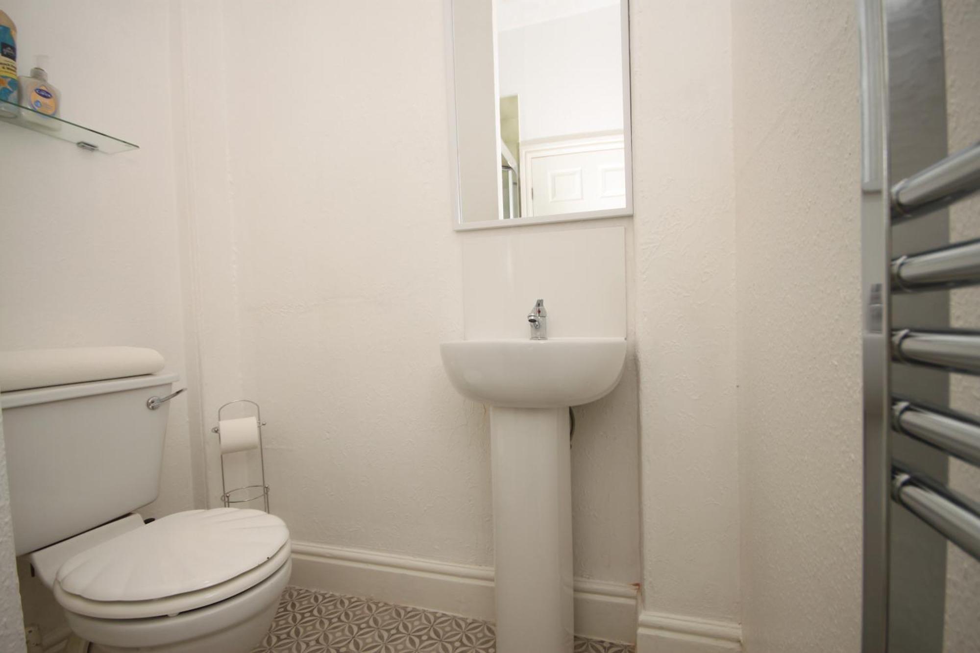 Barton Beachside Apartments: Modern Coastal Retreat Blackpool