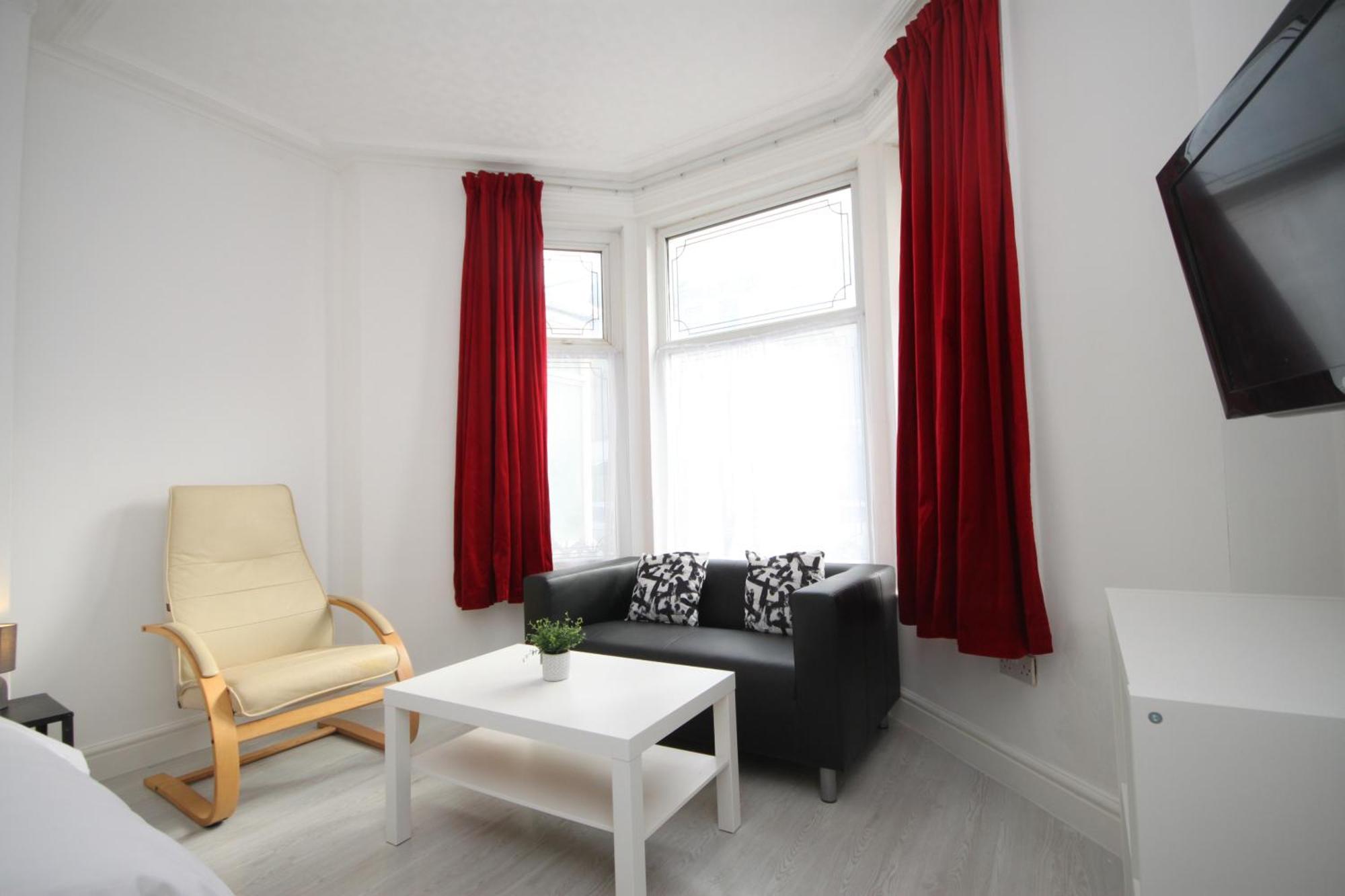 Barton Beachside Apartments: Modern Coastal Retreat * Blackpool