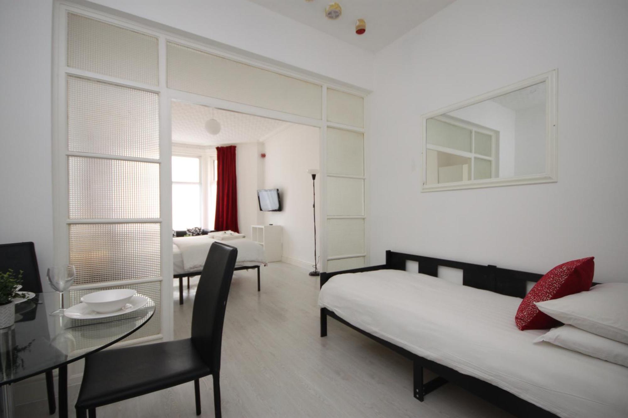 Aparthotel Barton Beachside Apartments: Modern Coastal Retreat Blackpool