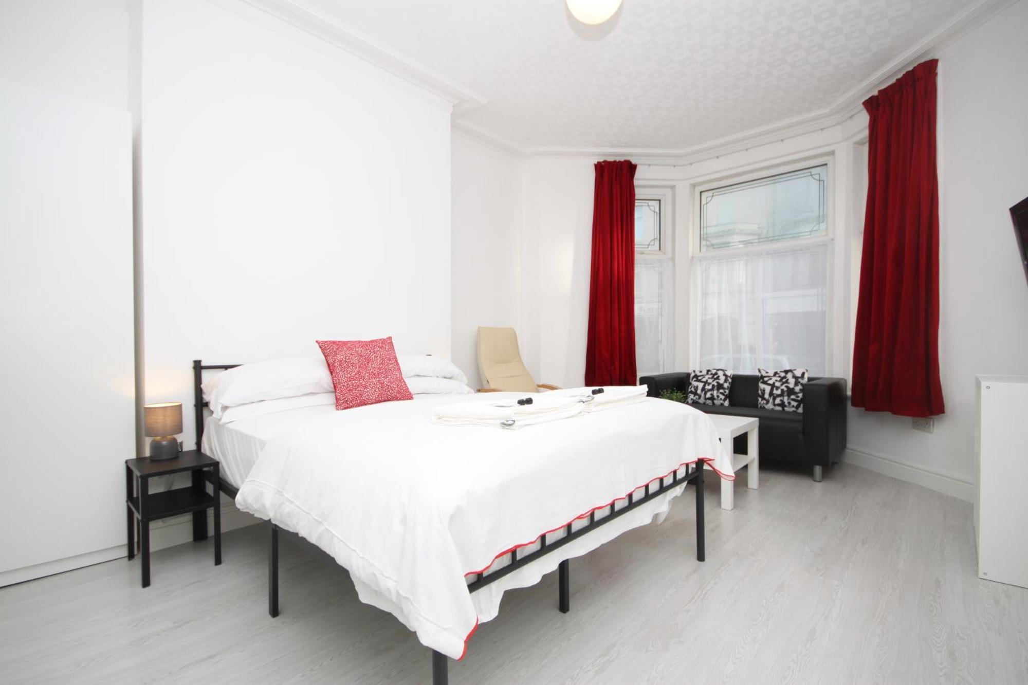 Barton Beachside Apartments: Modern Coastal Retreat Blackpool