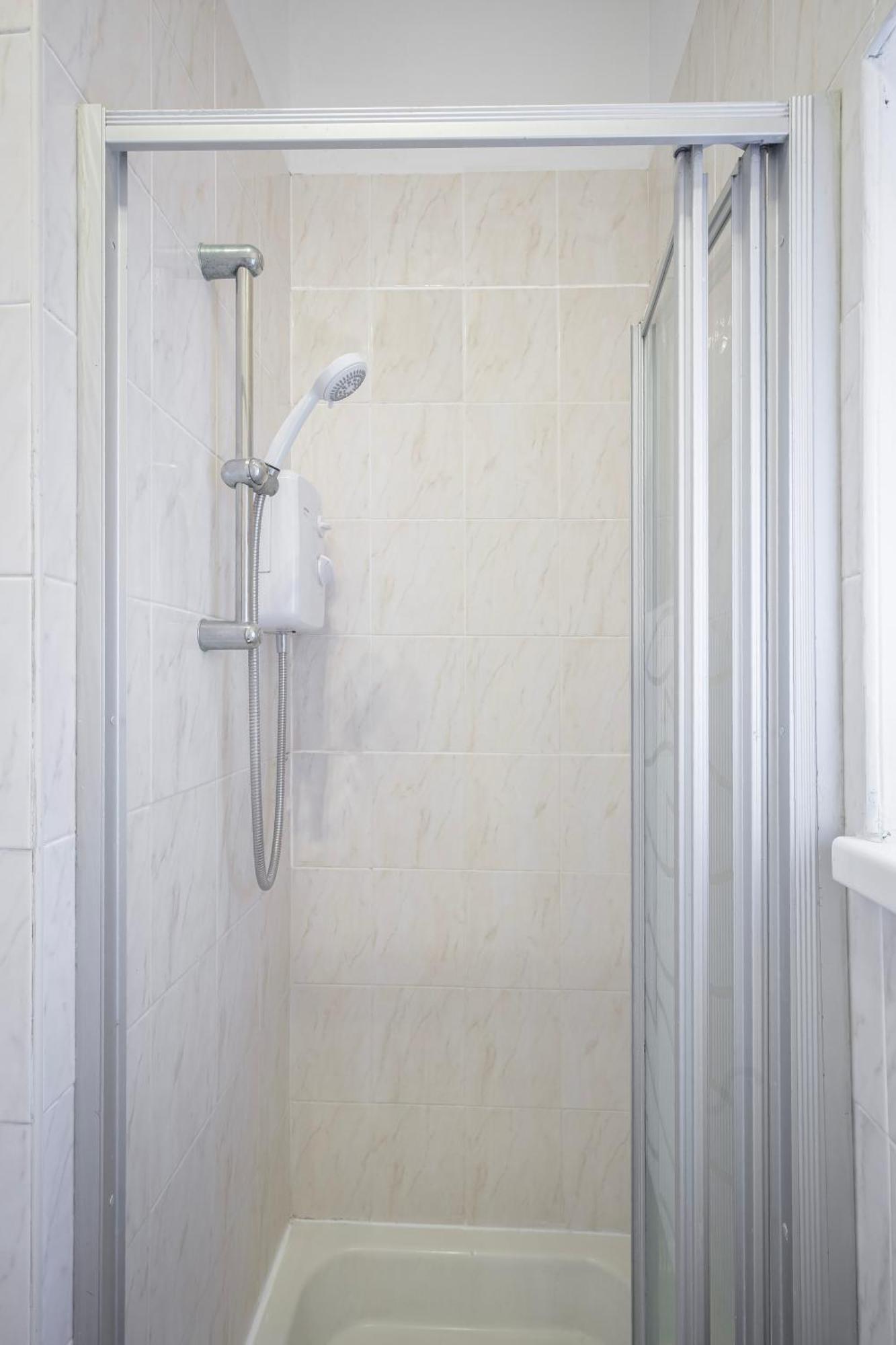 Barton Beachside Apartments: Modern Coastal Retreat Blackpool