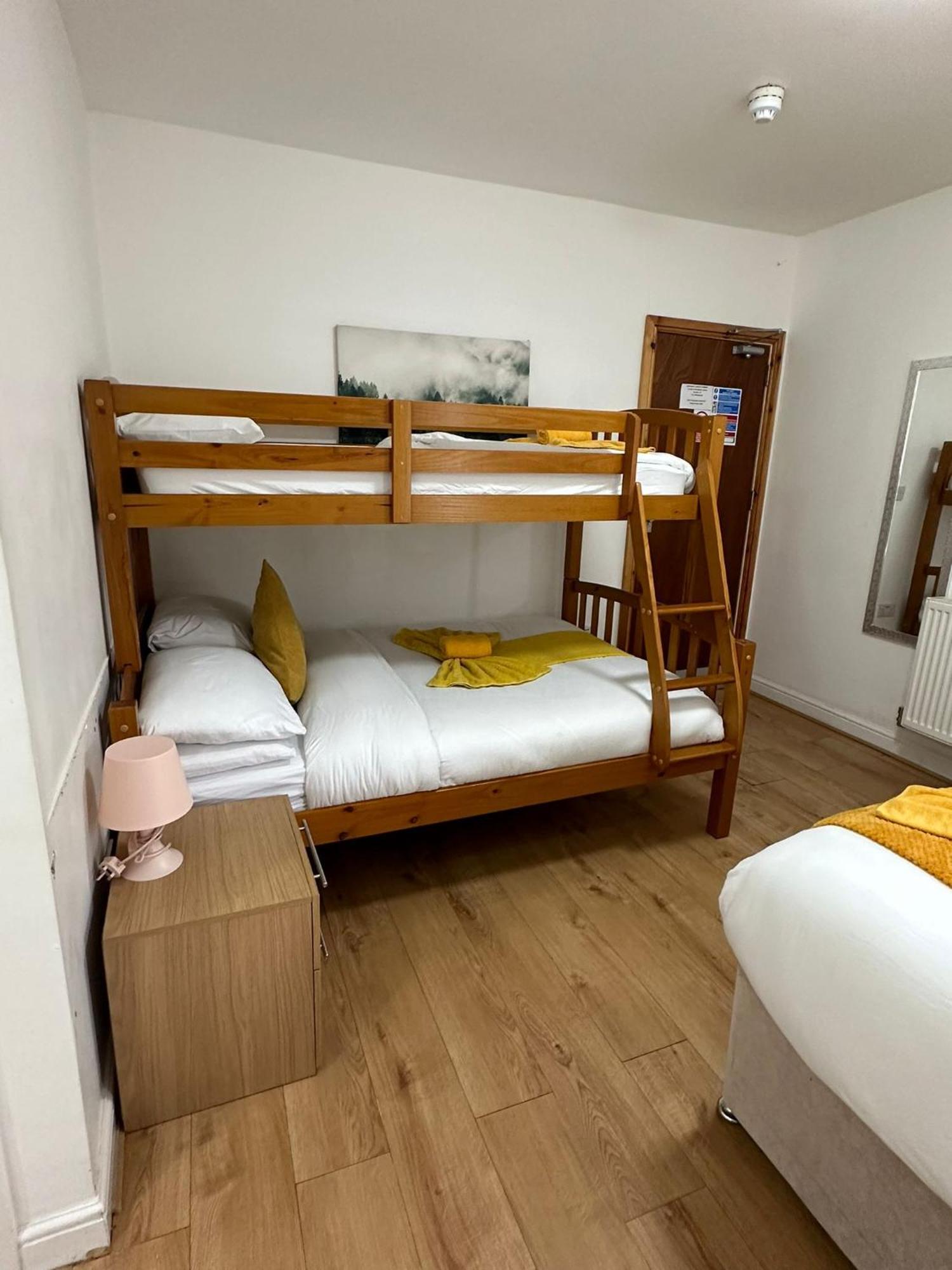 Guest house Ariana House Hotel-families And Couples Only