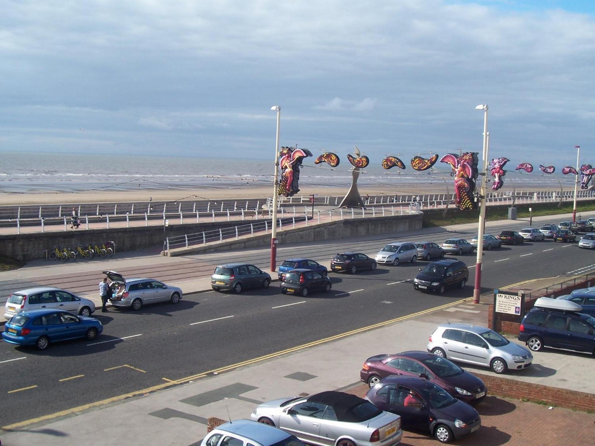 Hello Roomz - Pleasure Blackpool
