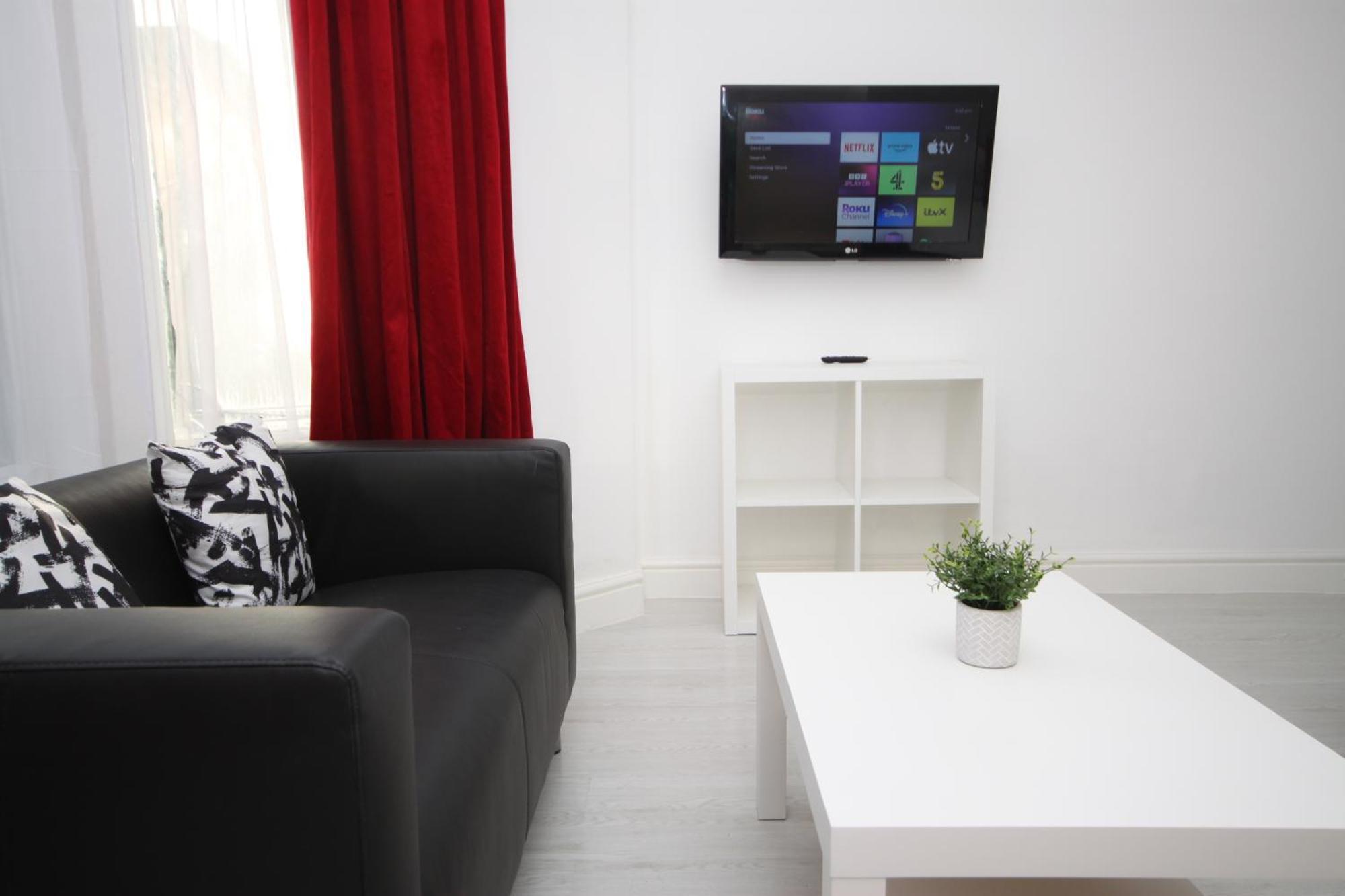 Barton Beachside Apartments: Modern Coastal Retreat Aparthotel Blackpool