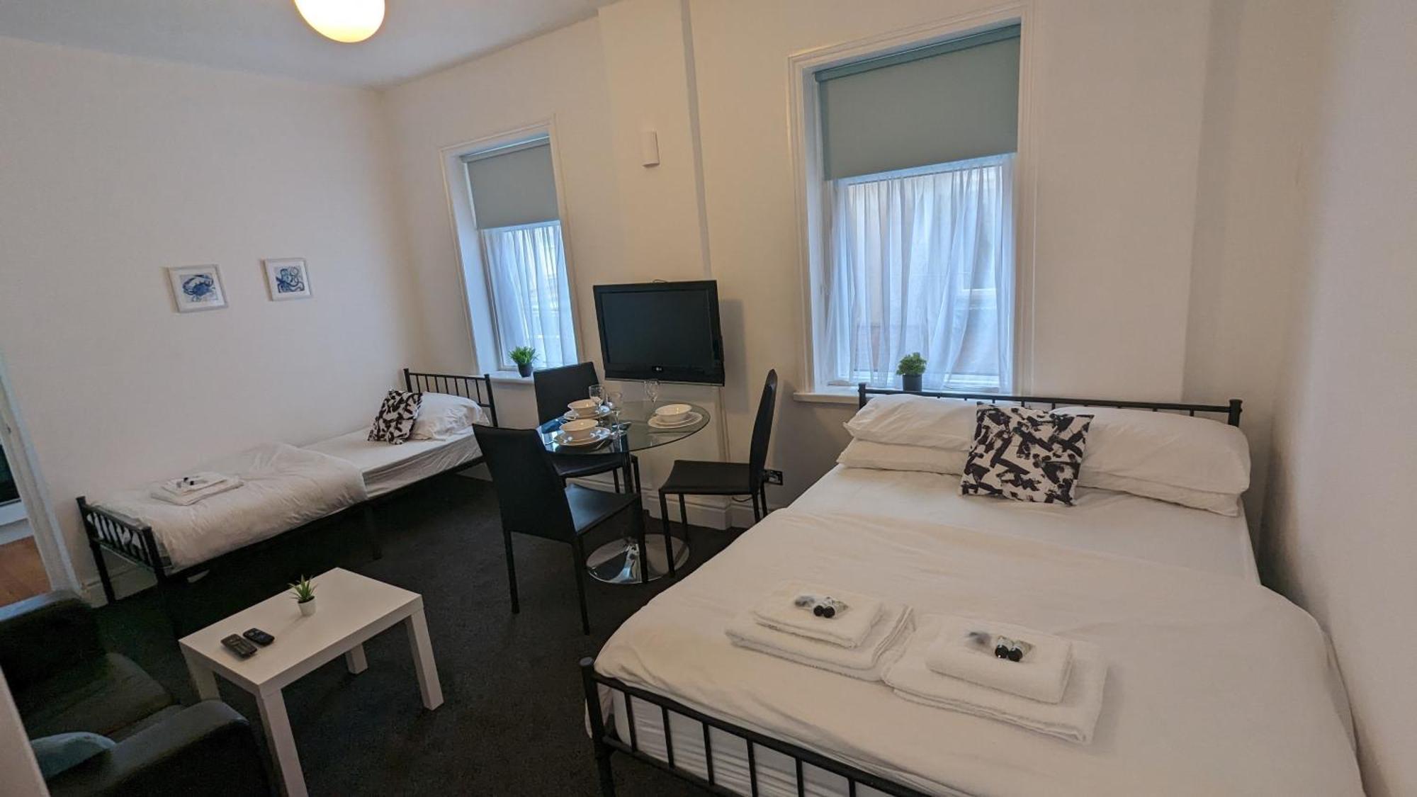Barton Beachside Apartments: Modern Coastal Retreat Aparthotel