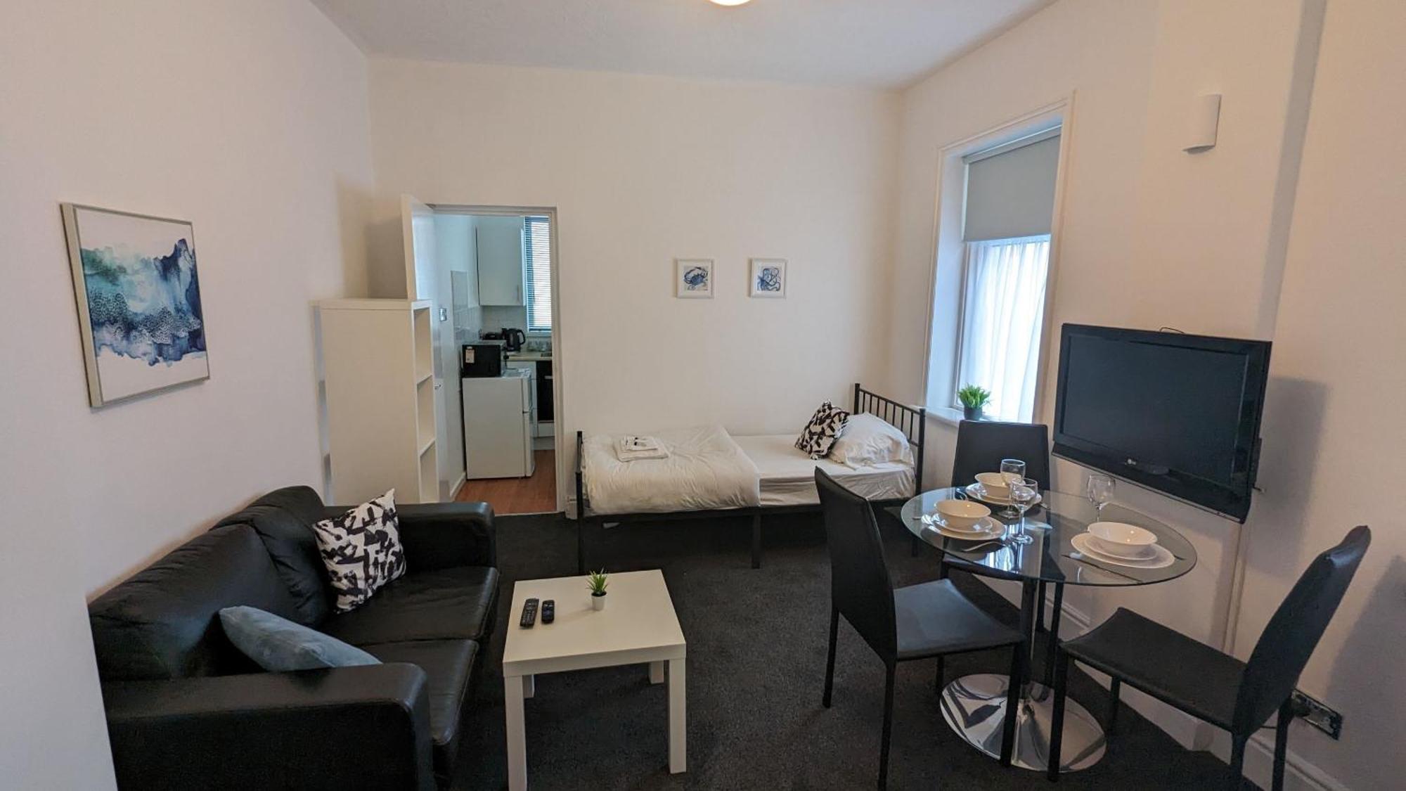 Barton Beachside Apartments: Modern Coastal Retreat Aparthotel
