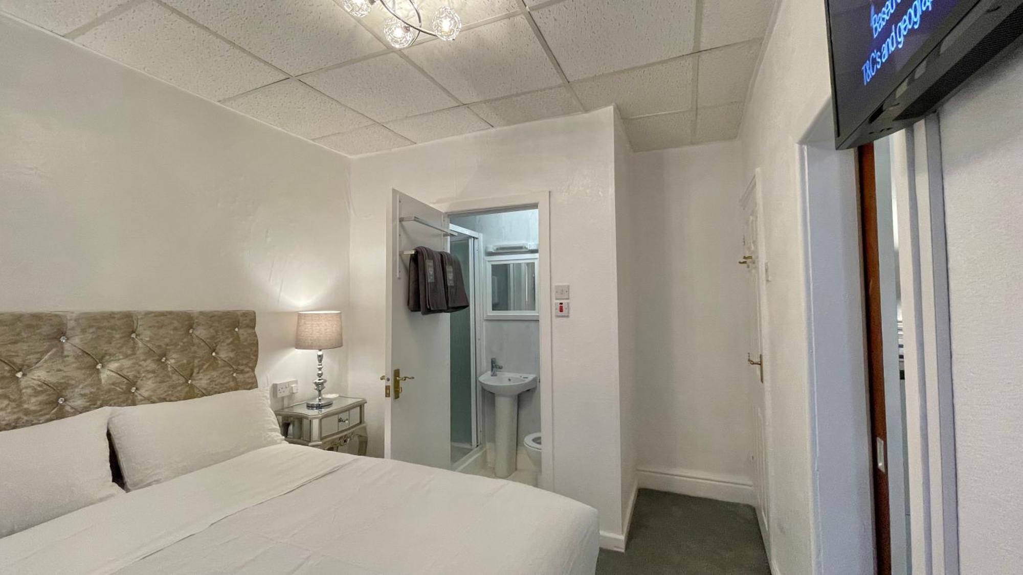 Double With Private Bathroom 16 Havelock Street - 6 Blackpool