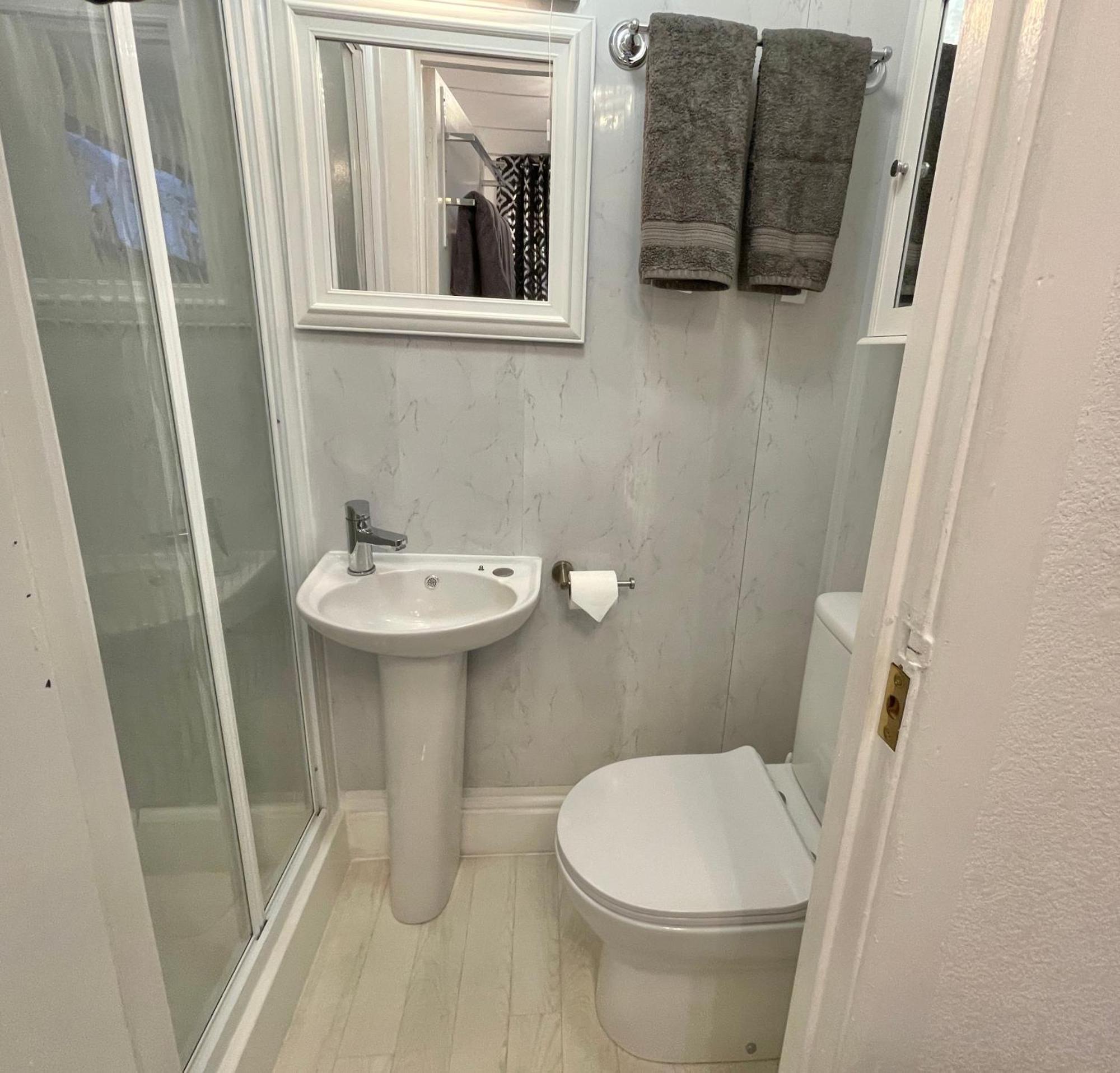 Double With Private Bathroom 16 Havelock Street - 6 Guest house *