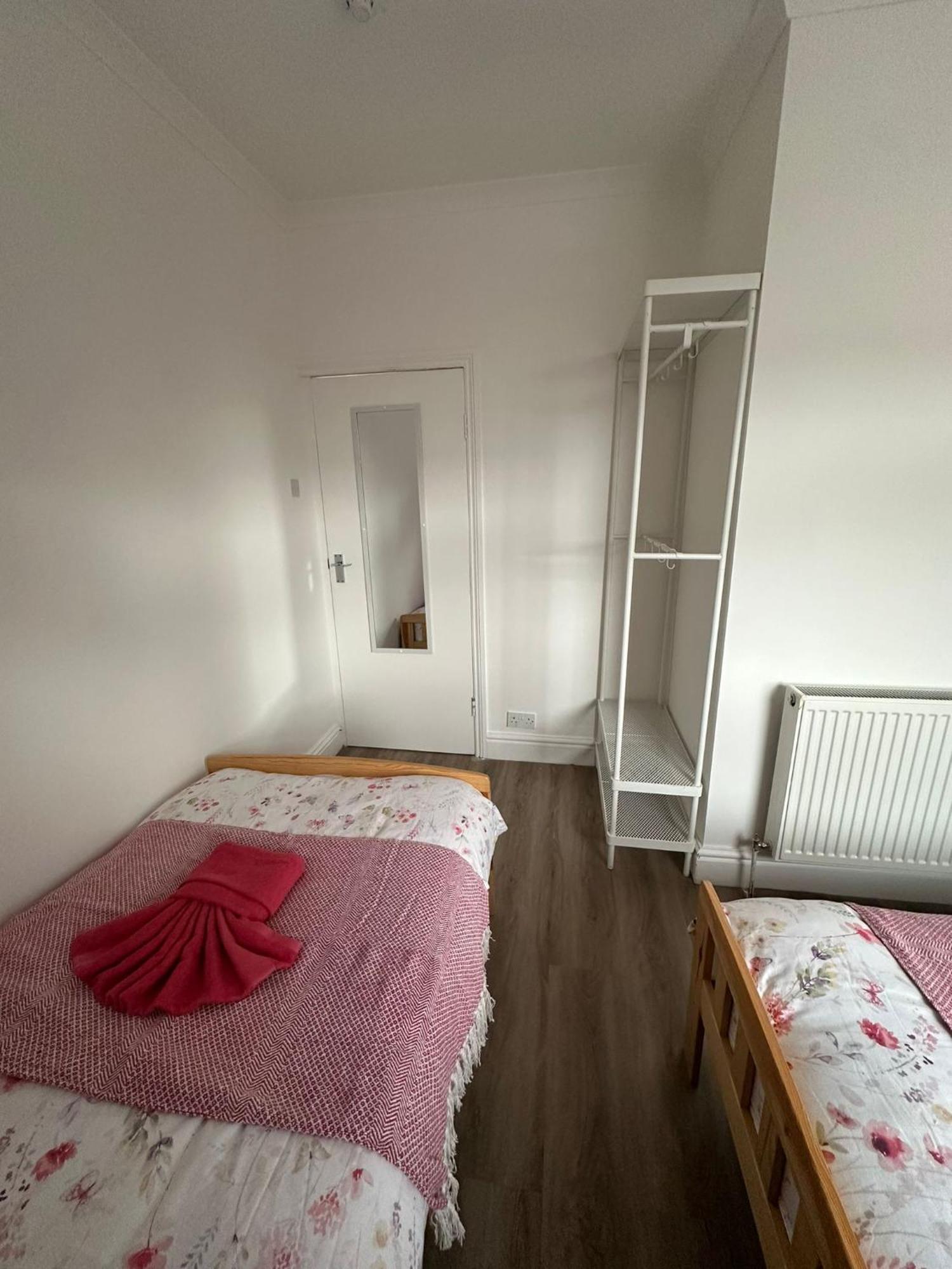 Apartment Suli House- Holiday Flats & En-Suite-Families And Couples Only Blackpool