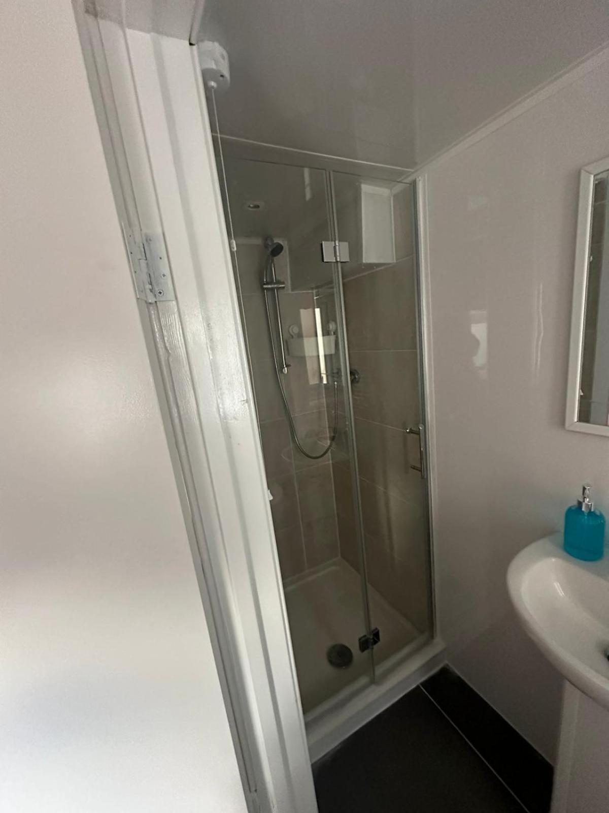 Suli House- Holiday Flats & En-Suite-Families And Couples Only * Blackpool