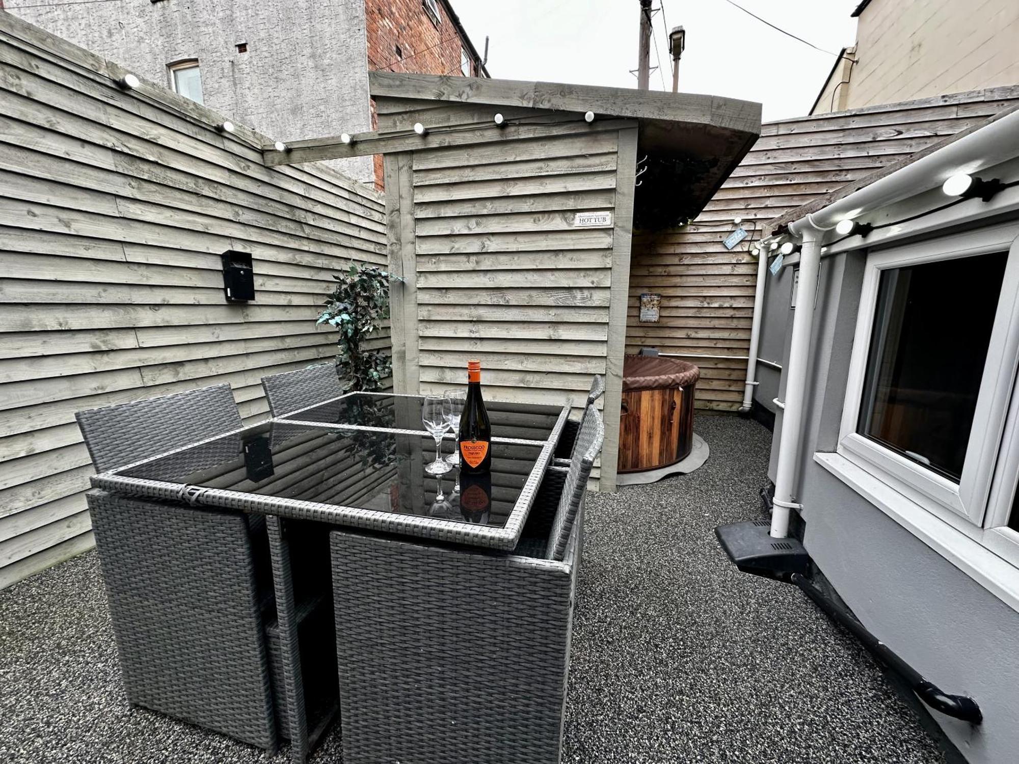 Luxury Hottub & Jacuzzi Apartment