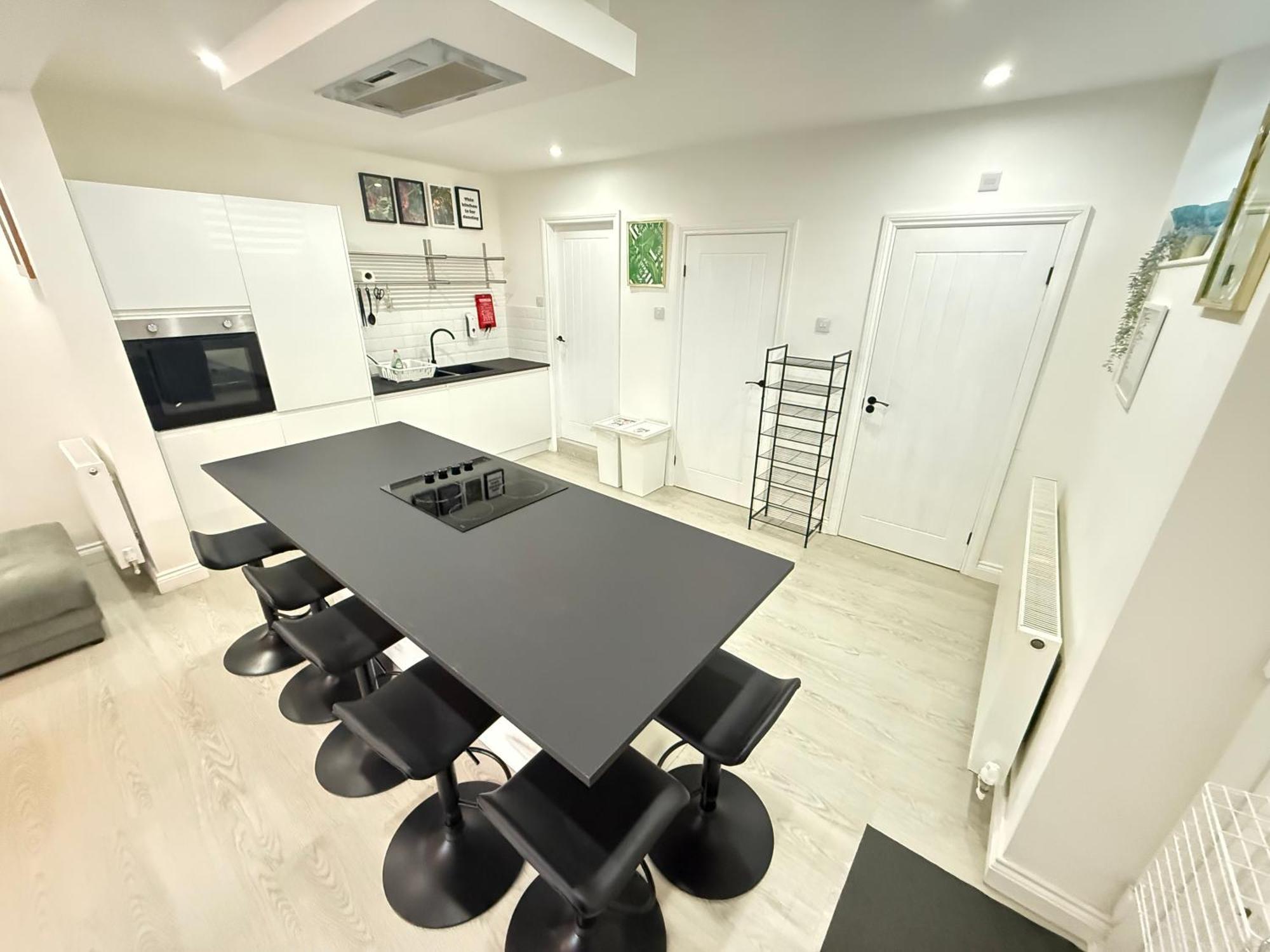 Holm From Sleeps 10 *