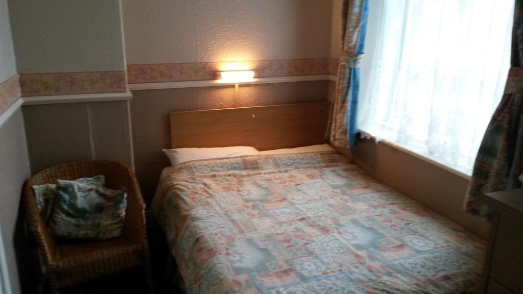 Walford 2* Blackpool